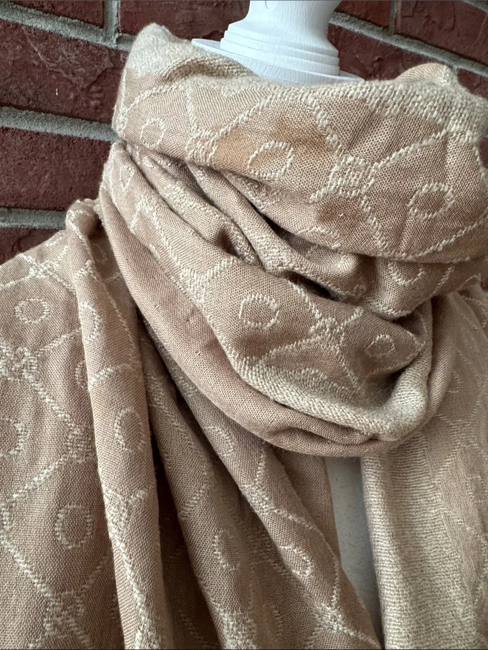 Oroton Australia Luxury Beige Cream Diamond-Texture Fringe Scarf 28”x72” NWOT
